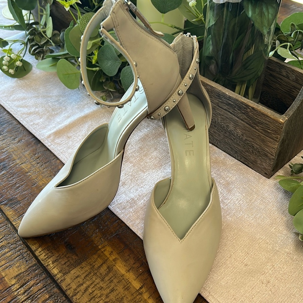 1. State Studded Ankle Strap Leather Heels Neutral Size 8 - Picture 2 of 9